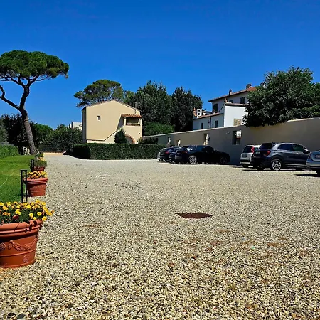 Villa La Tinaia - Excellent For Sardegna & Corsica - 6-8 Beds - Private Parking Included With Livourne