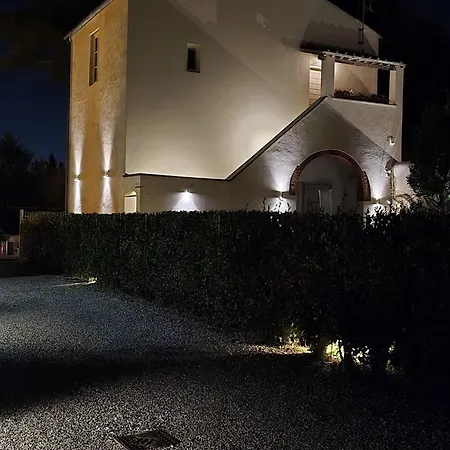 La Tinaia - Excellent For Sardegna & Corsica - 6-8 Beds - Private Parking Included With * Livorno