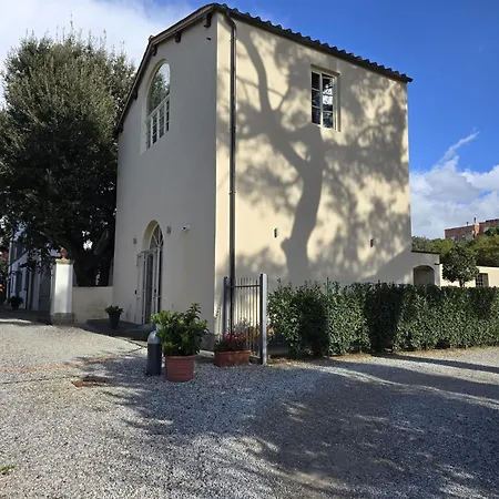 Villa La Tinaia - Excellent For Sardegna & Corsica - 6-8 Beds - Private Parking Included With *