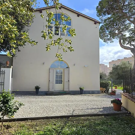 Villa La Tinaia - Excellent For Sardegna & Corsica - 6-8 Beds - Private Parking Included With