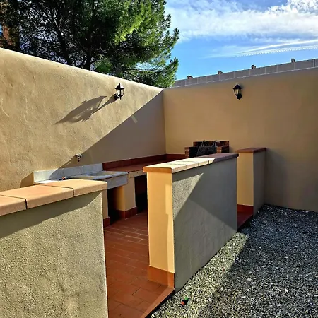 Villa La Tinaia - Excellent For Sardegna & Corsica - 6-8 Beds - Private Parking Included With