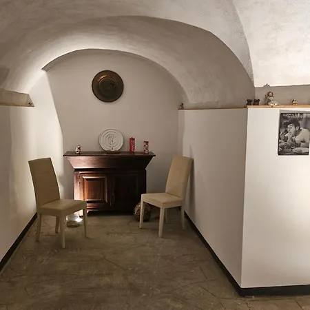 La Tinaia - Excellent For Sardegna & Corsica - 6-8 Beds - Private Parking Included With Villa